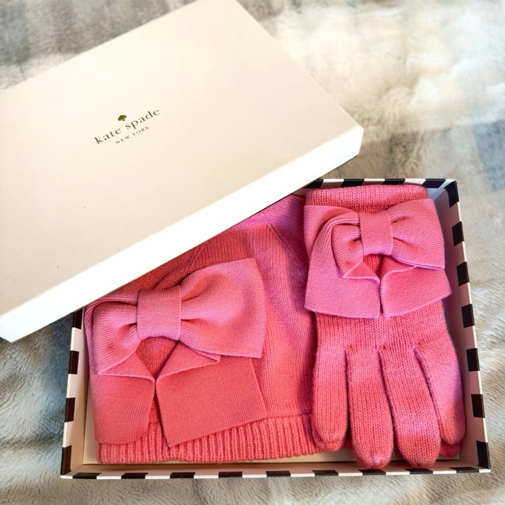 BNWT Kate Spade Gift Set - Knit Bow Toque and Gloves with Gift Box